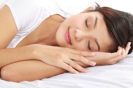 研究：房間全暗入睡有助減重